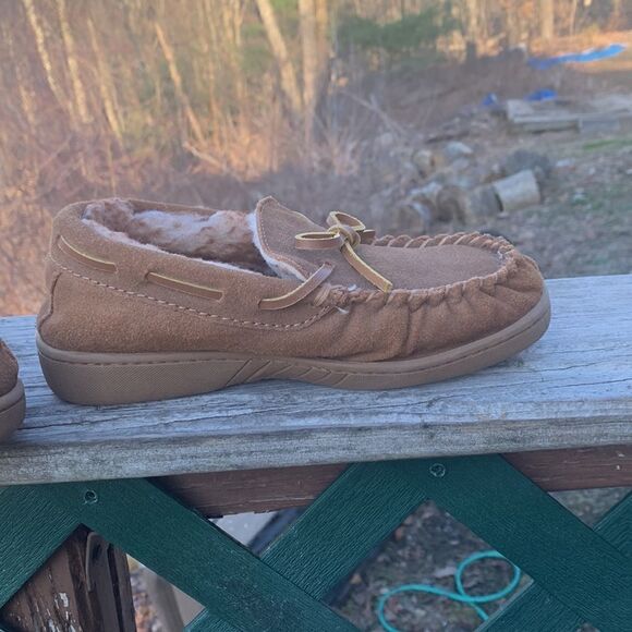 🔥 5/20🔥 Norty Suede Leather Faux Fur Lined slippers Sz 2Y Unisex - Picture 2 of 8